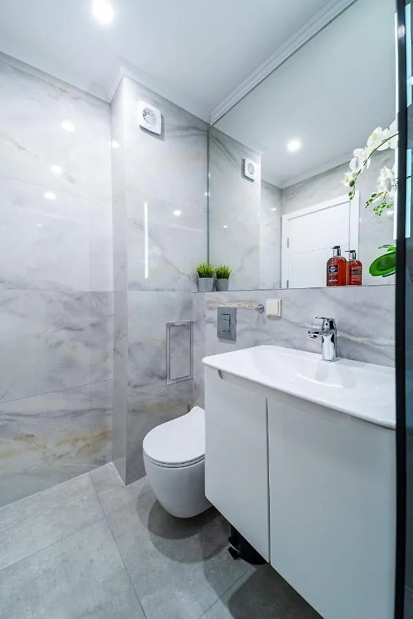 Ferienwohnung Sky Symphony Warna Apartment