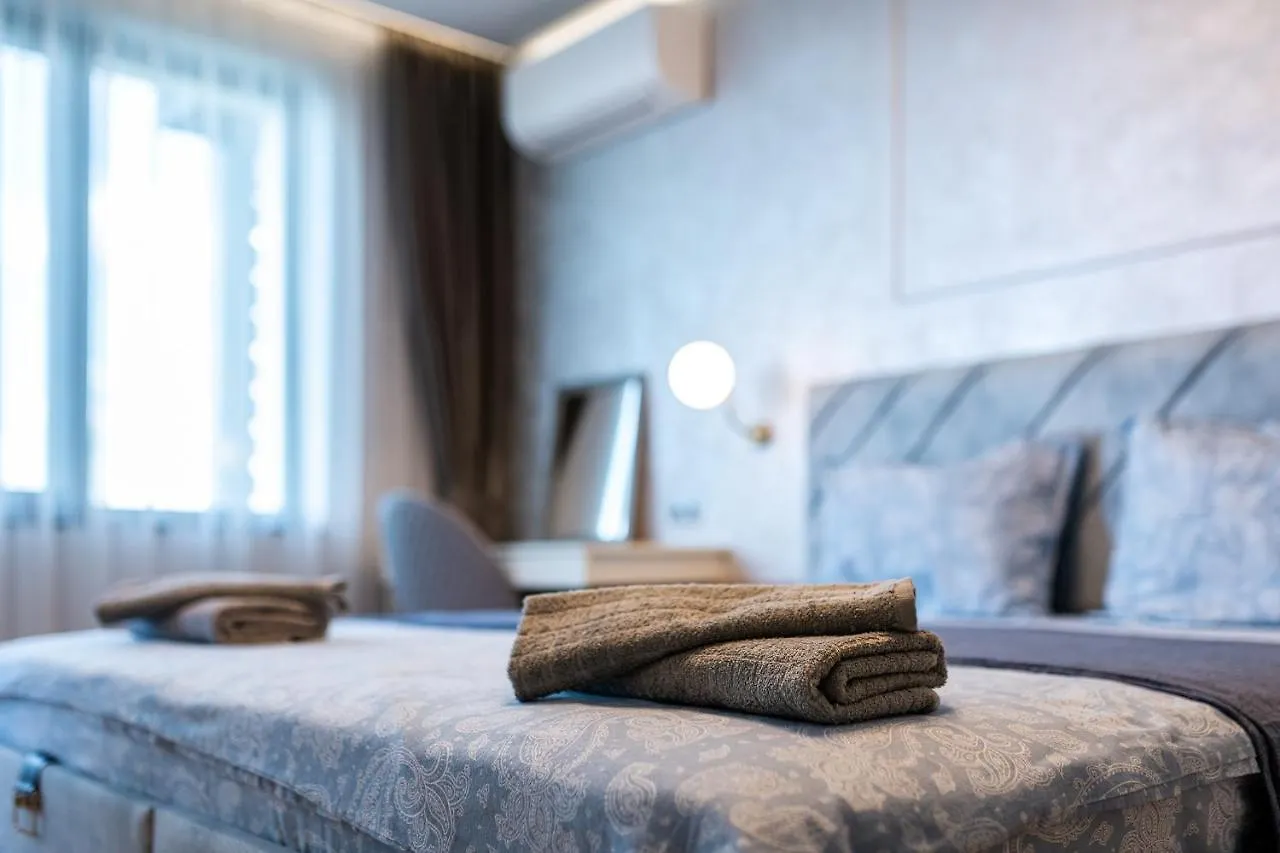 Ferienwohnung Sky Symphony Warna Apartment